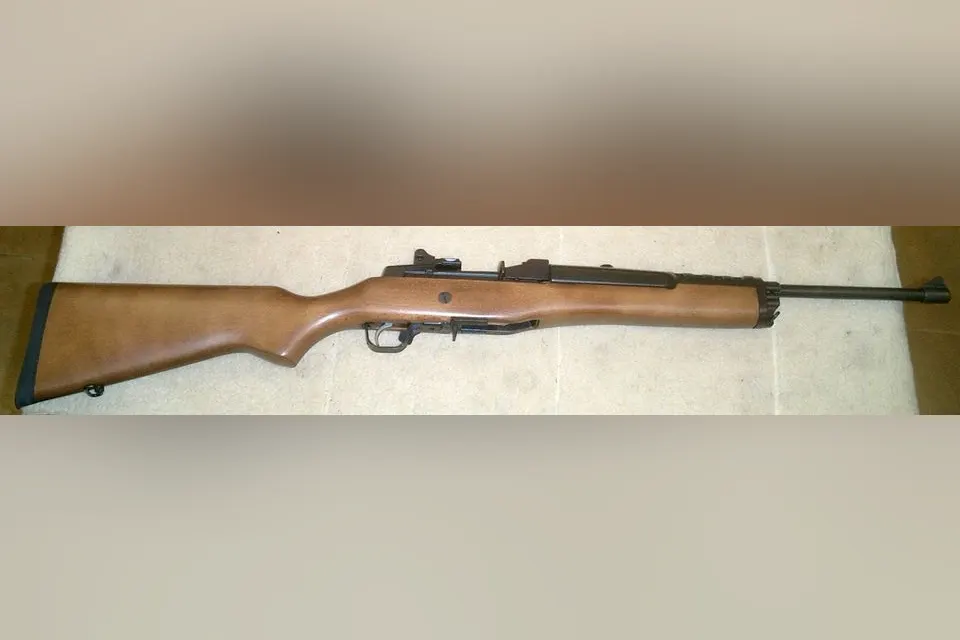 Ruger Mini-14; opis pliku nie wskazuje odmiany, więc może to nie być wersja Ranch