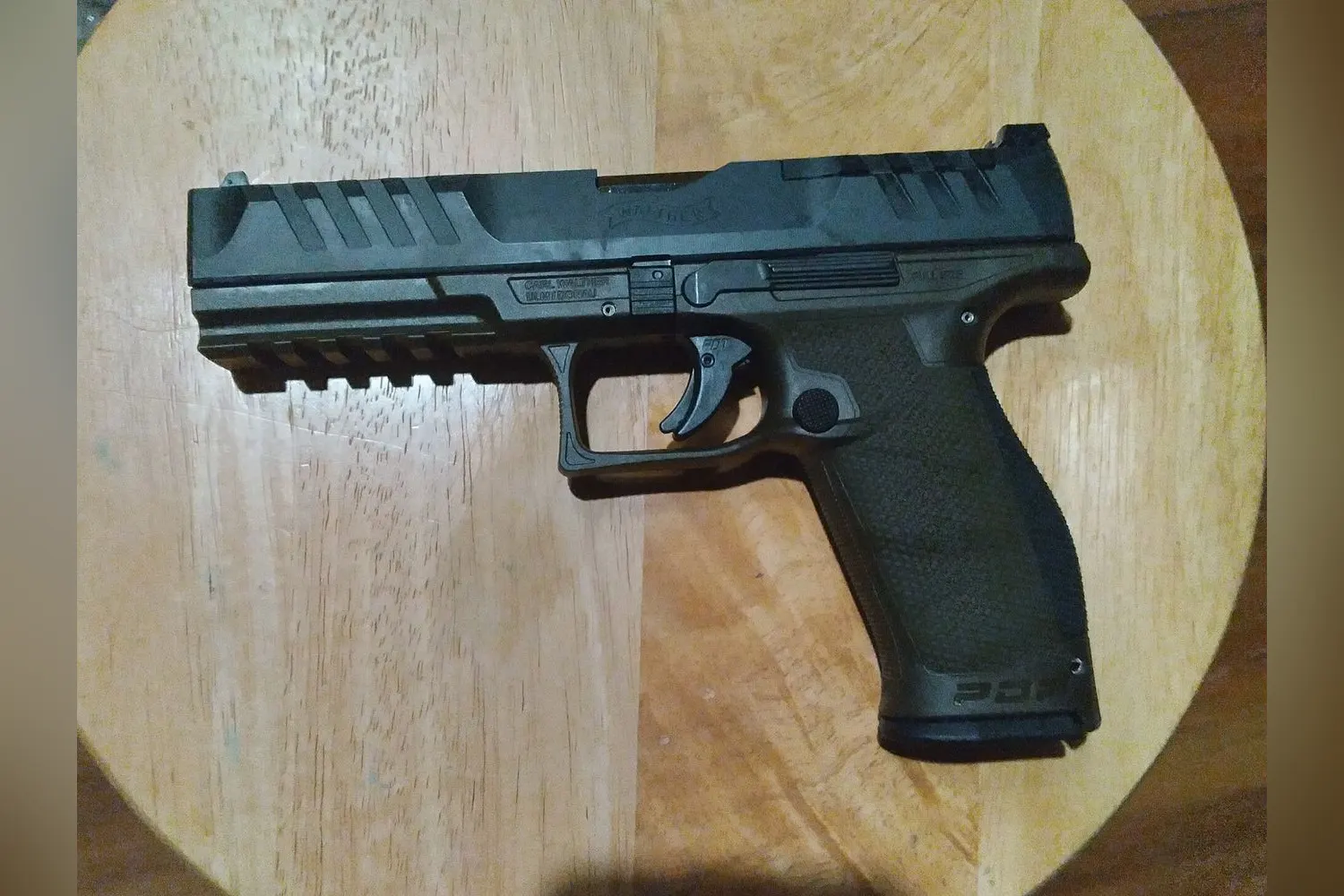 Pistolet Walther PDP; opis pliku nie określa odmiany